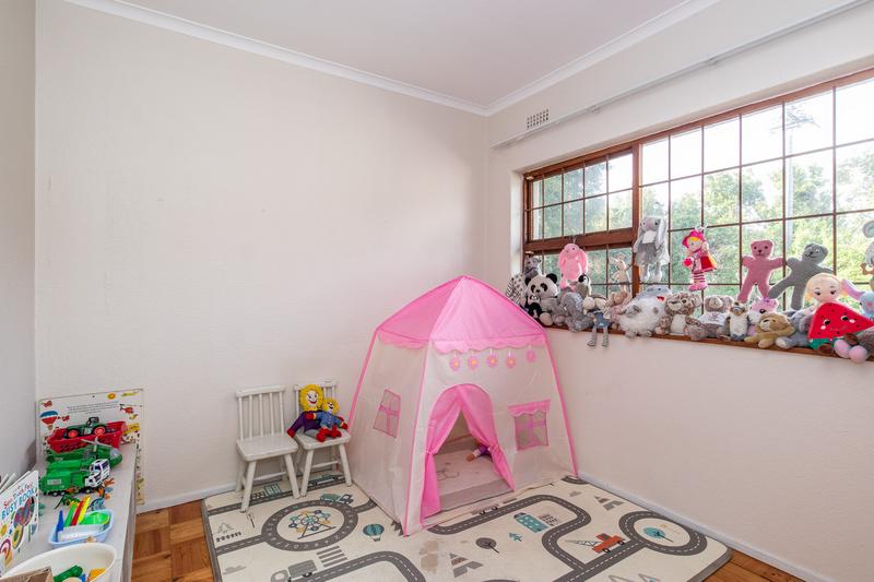 To Let 3 Bedroom Property for Rent in Meadowridge Western Cape